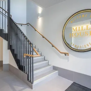 Luxury City Centre Flat With Stunning Water View Apartment