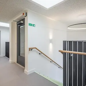 Luxurious Central With Balcony Apartment