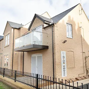Citystay - Hinton House Apartment